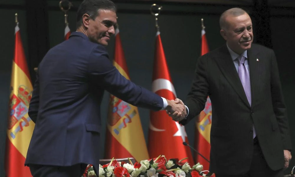 Ισπανία: Σε καλό κλίμα η συνάντηση Σάντσεθ-Ερντογάν στη Μαδρίτη